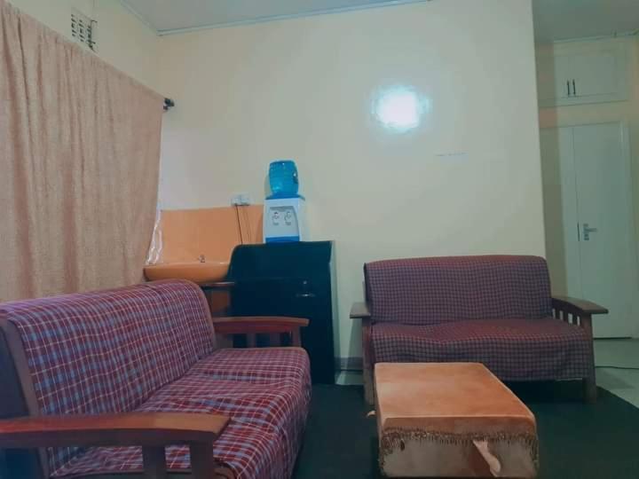 Pinkroses Gardens Hostel 나이로비 외부 사진