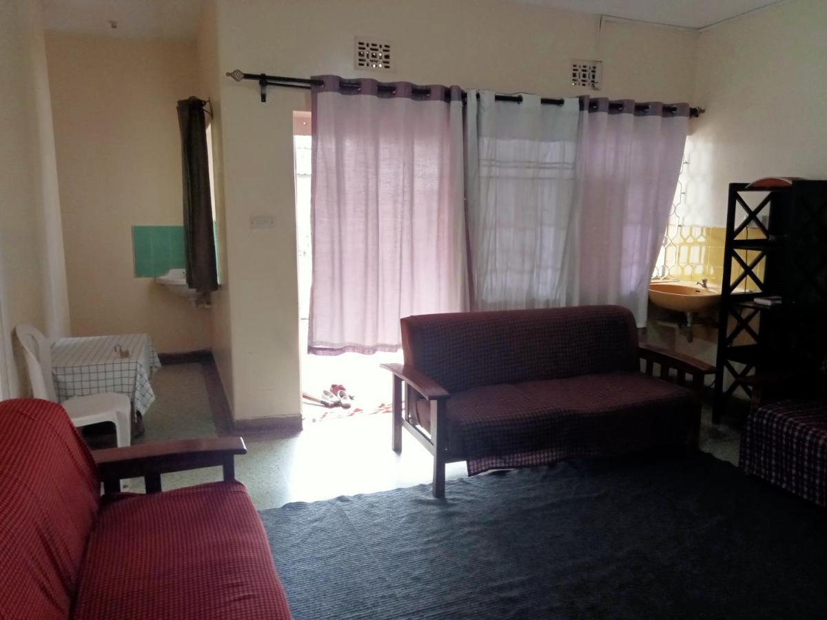 Pinkroses Gardens Hostel 나이로비 외부 사진
